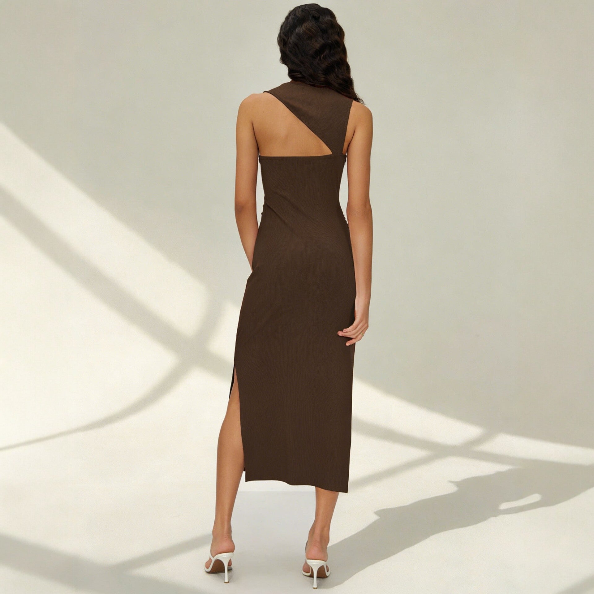 Braunes Sommerkleid mit Schlitz Vorderansicht – Sévea
