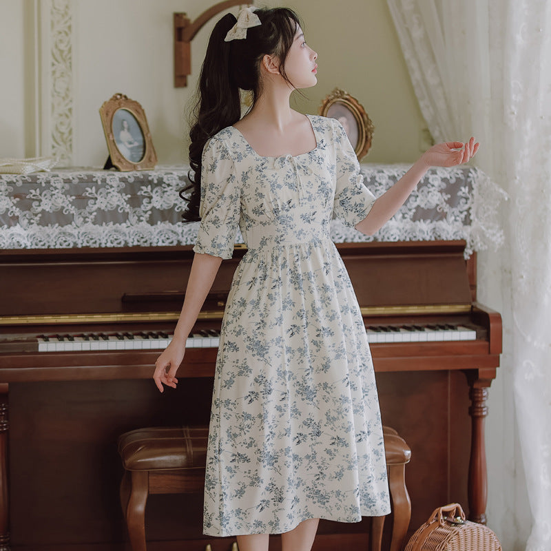 Square Neck Midi-Kleid Blumen Frontansicht – Sévea Damen