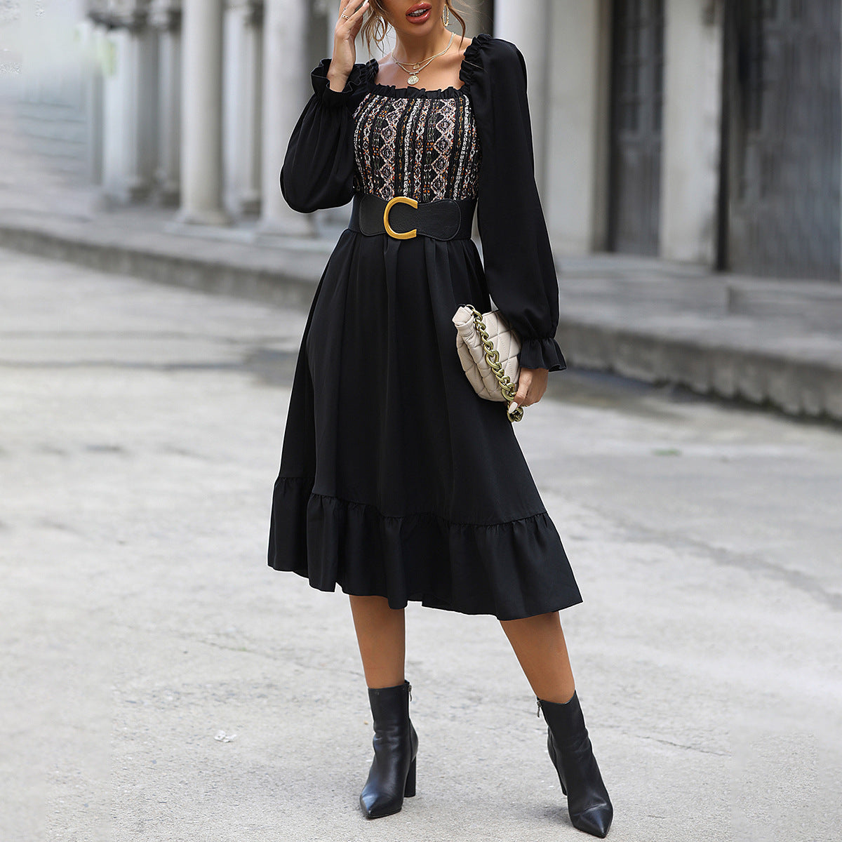 Tailliertes Square-Neck Midi-Kleid Schwarz Damen – Sévea